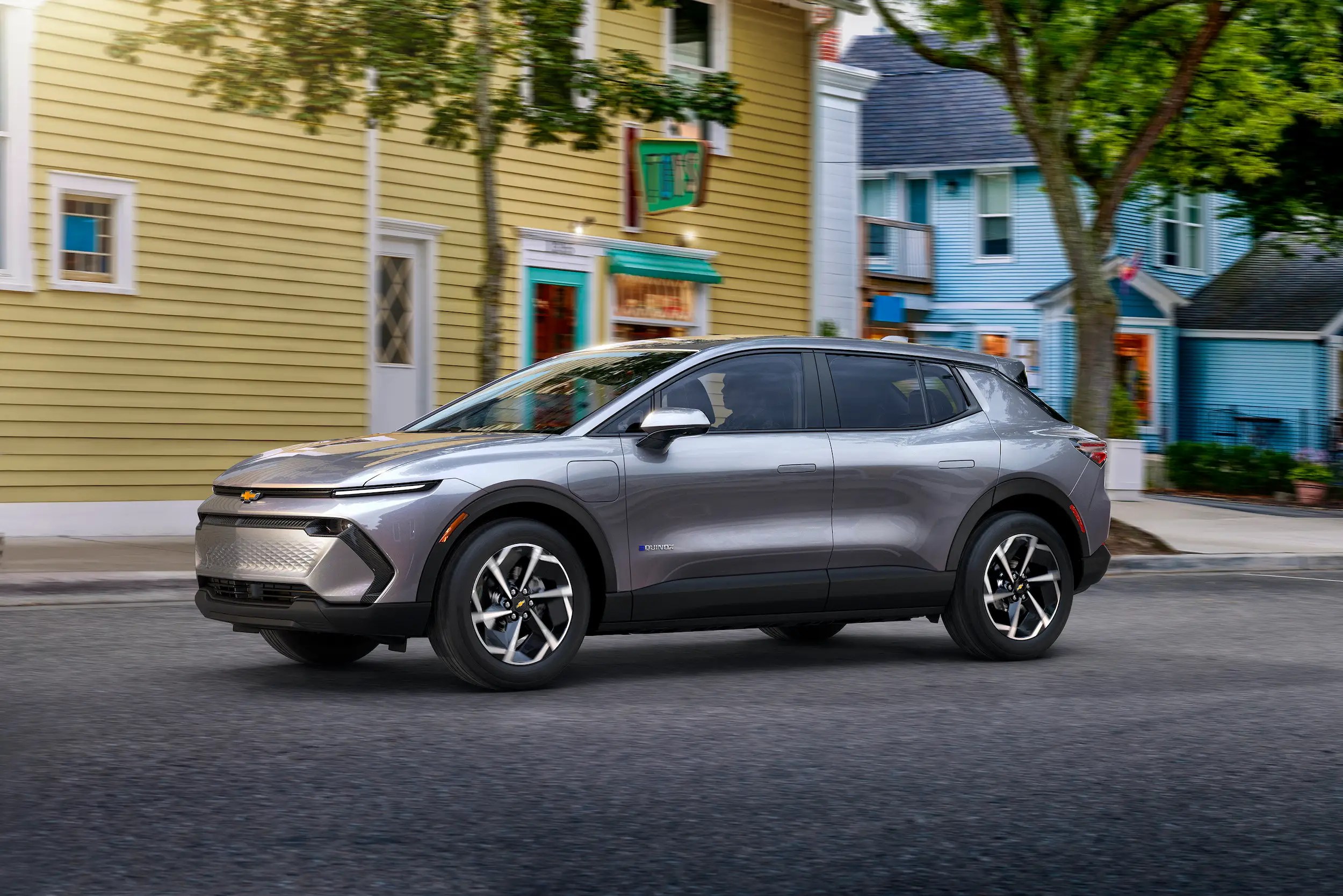 Chevrolet unveiled the 30,000 Equinox EV, a small, electric SUV with 250 miles of range Mobi me