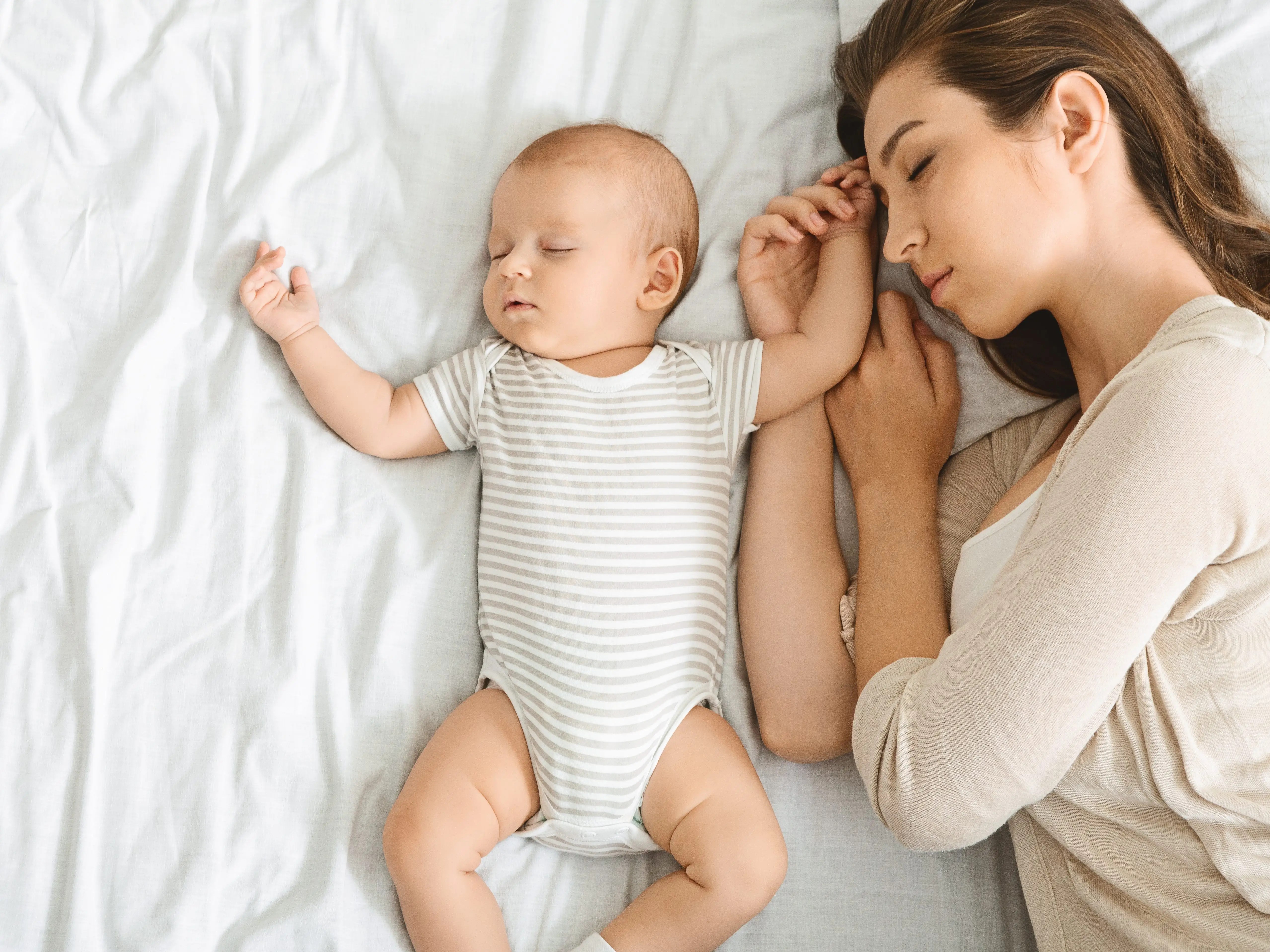 Newborn Baby Sleeping With Mom