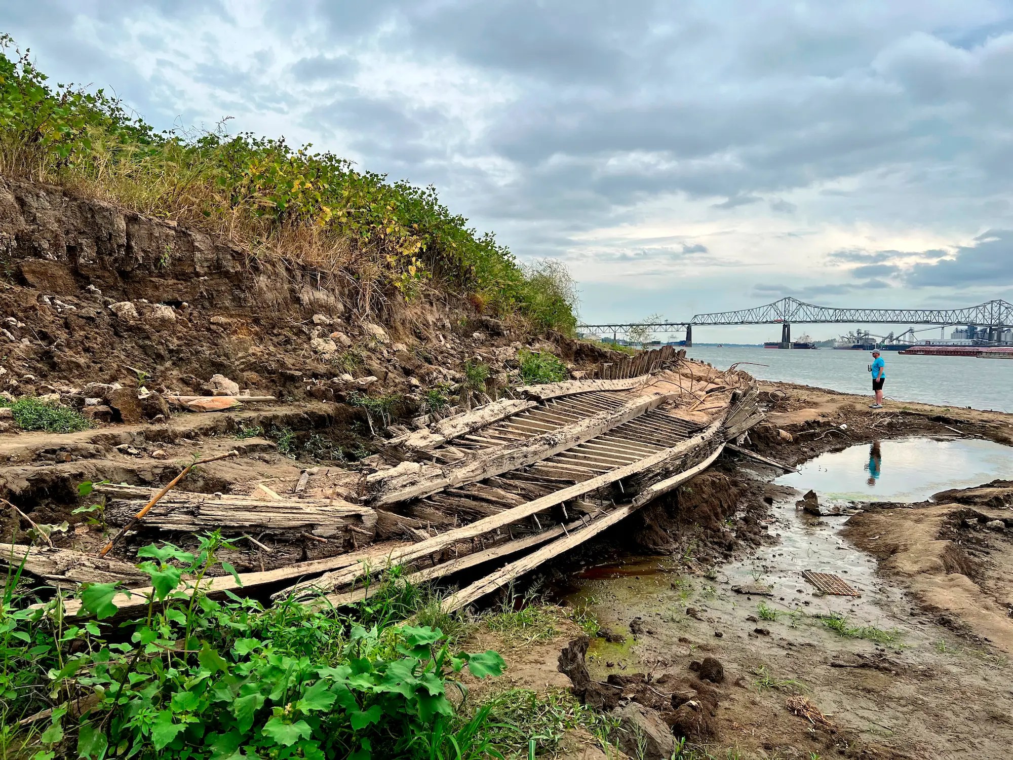 DroughtHit Mississippi River Reveals a Shipwreck and Human Remains