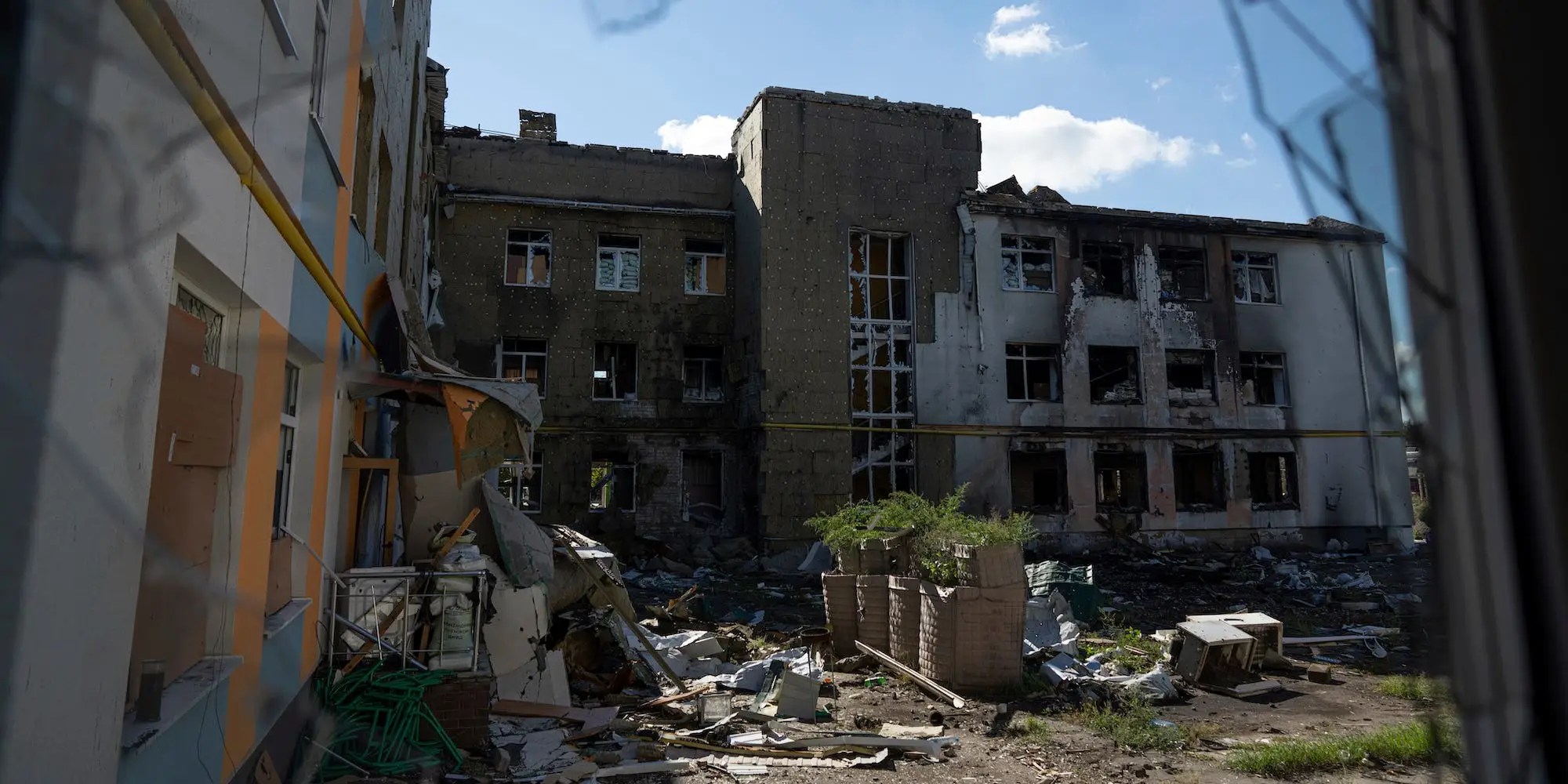 Russia kept Ukrainian prisoners in openair cages and used mock