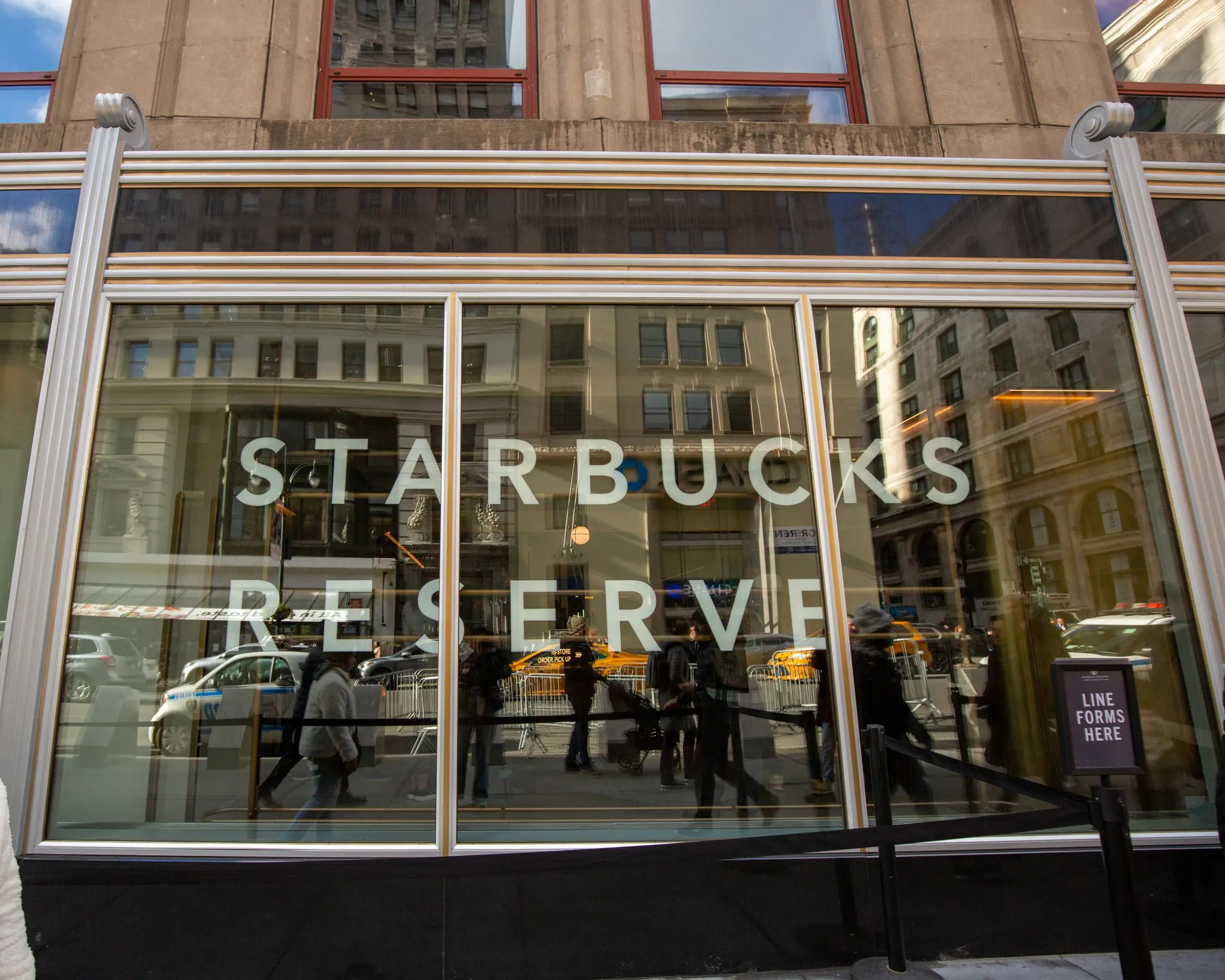 I went to Starbucks' newest flagship store in the Empire State Building