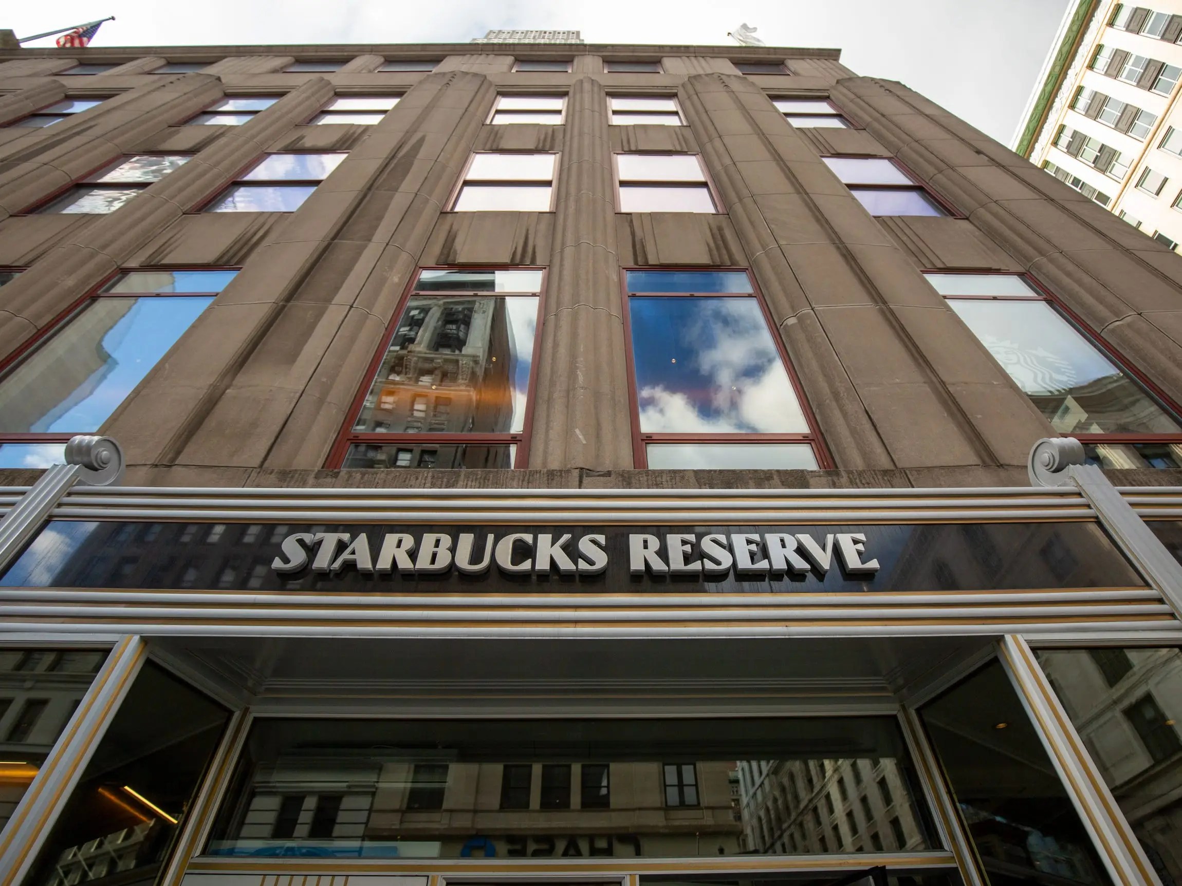 I went to Starbucks' newest flagship store in the Empire State Building