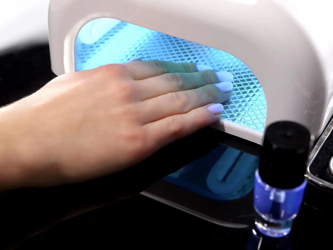Gel Manicure UV Lights Can Damage Skin Cells, Here Is What We Know