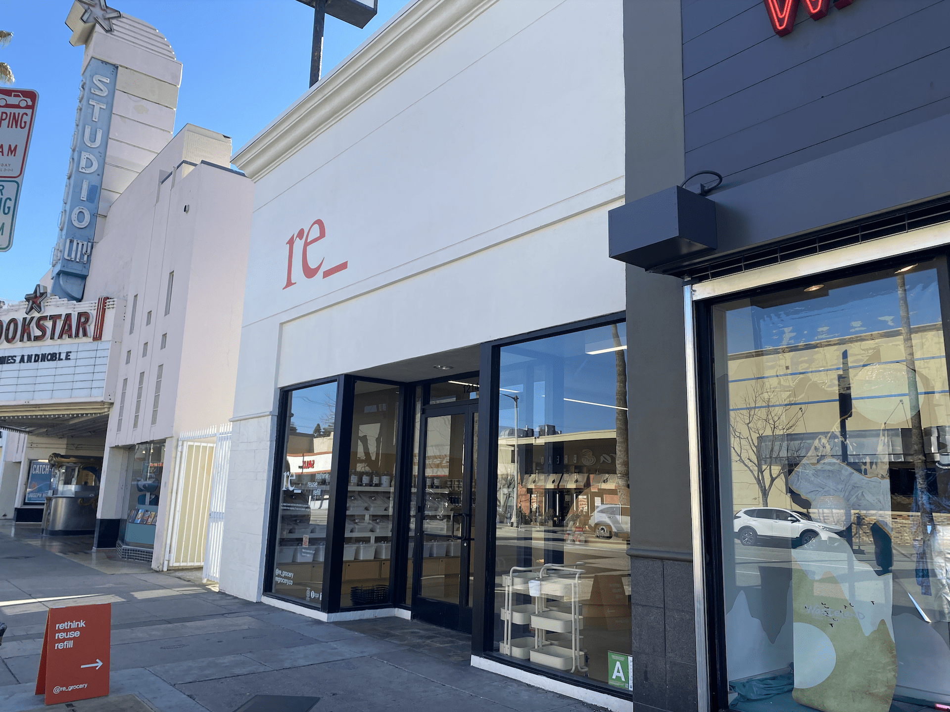 PHOTOS Grocery Store Uses Zero Plastic, I'm Convinced It's the Future