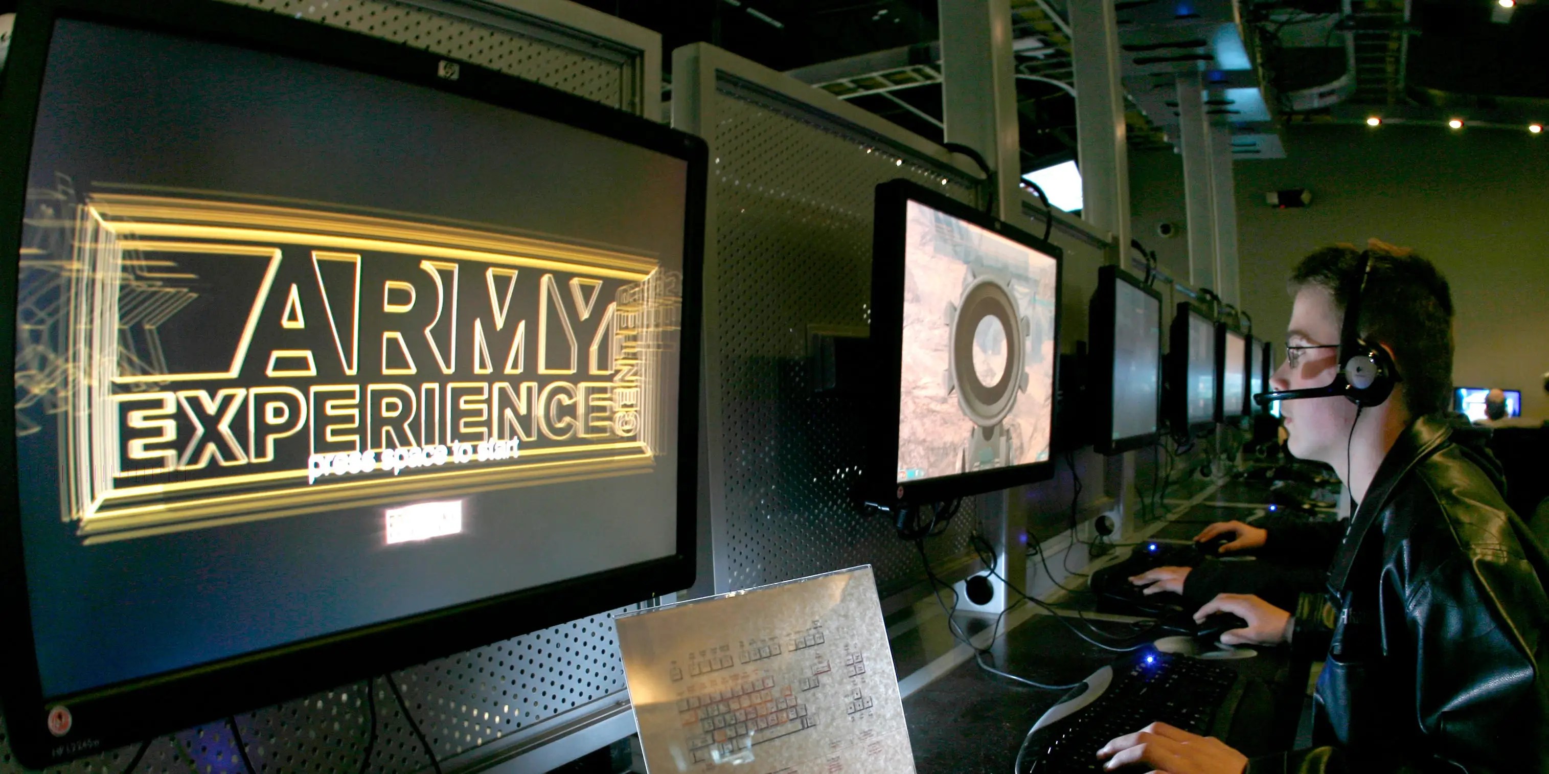 „Discord“ vartotojai teigia, kad Jackas Teixeira nutekino dokumentus tik norėdamas pasipuikuoti.  Tai yra problema JAV kariuomenei, kuri naudoja programą kaip įdarbinimo kanalą: pranešama