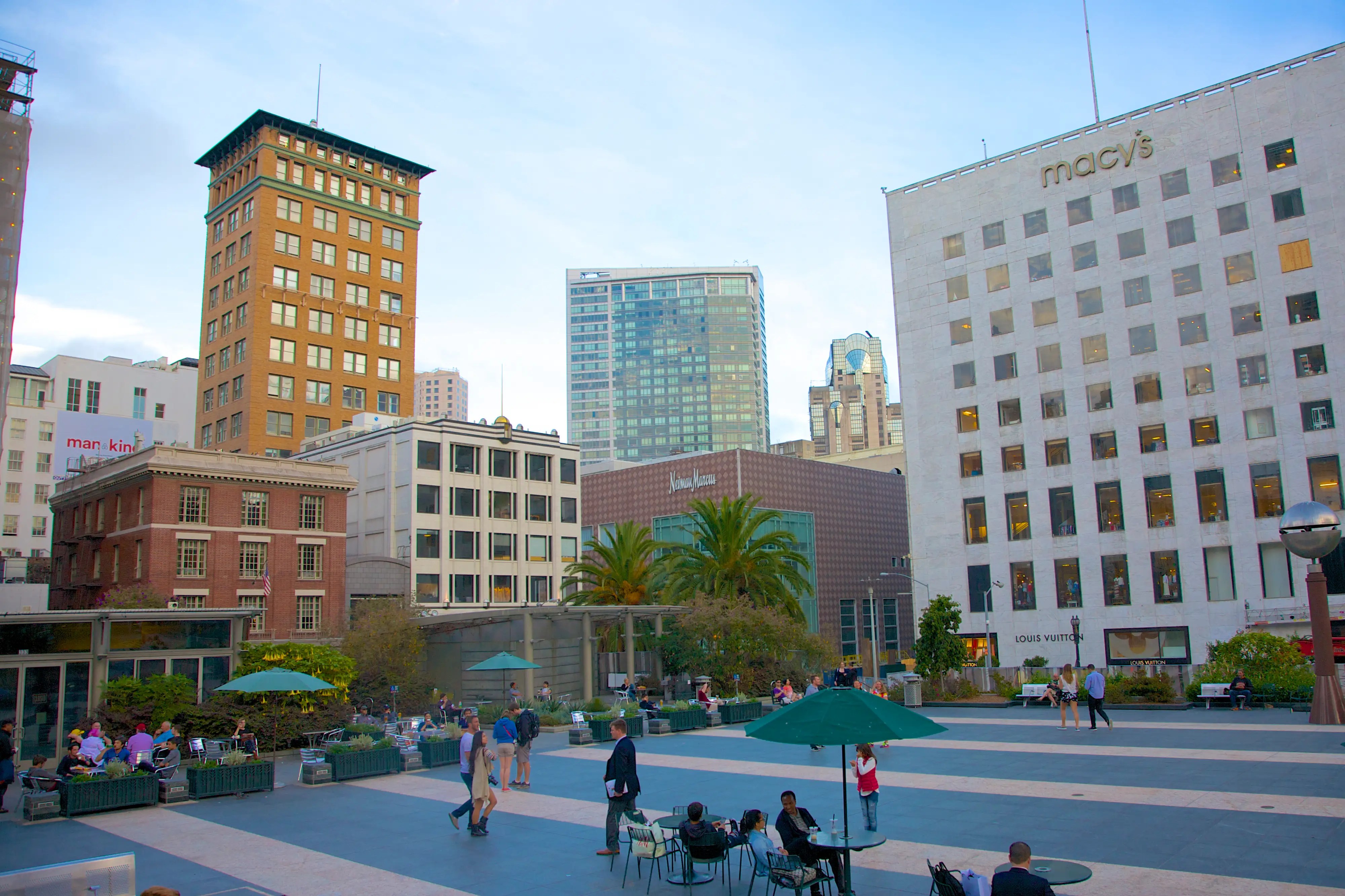 Parduotuvės uždaromos San Franciske, nes didėja laisvų biurų ir nusikaltimų baimė.  Štai visas mažmenininkų, išvažiuojančių iš miesto centro kaimynystės, sąrašas.