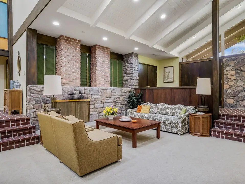 The Brady Bunch House Sells for 2.3 Million, Below Ask Price