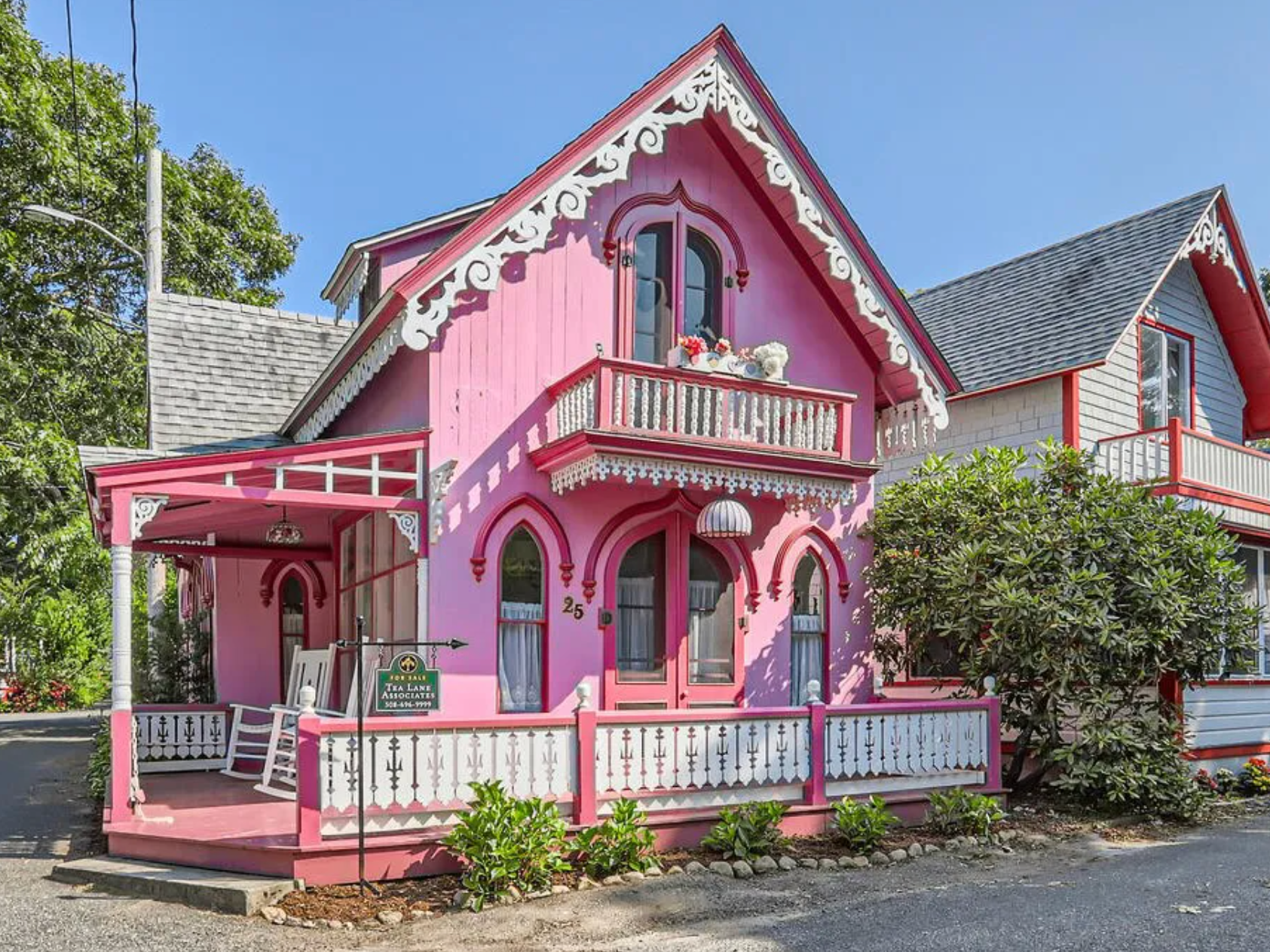 Photos 5 Pink Homes for Sale That the Barbie Obsessed Will Love