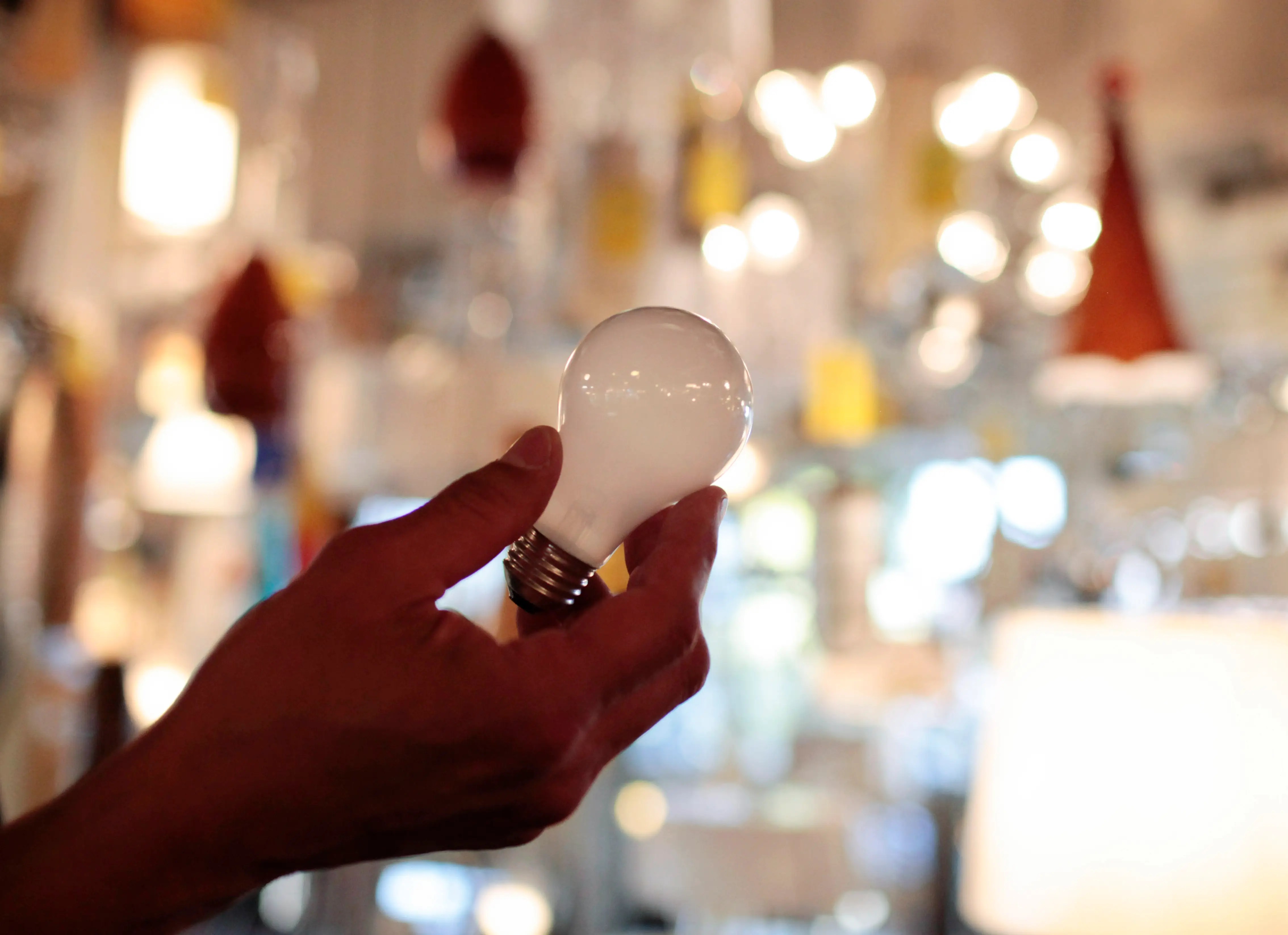 Incandescent Light Bulbs Are Now Banned What You Need to Know
