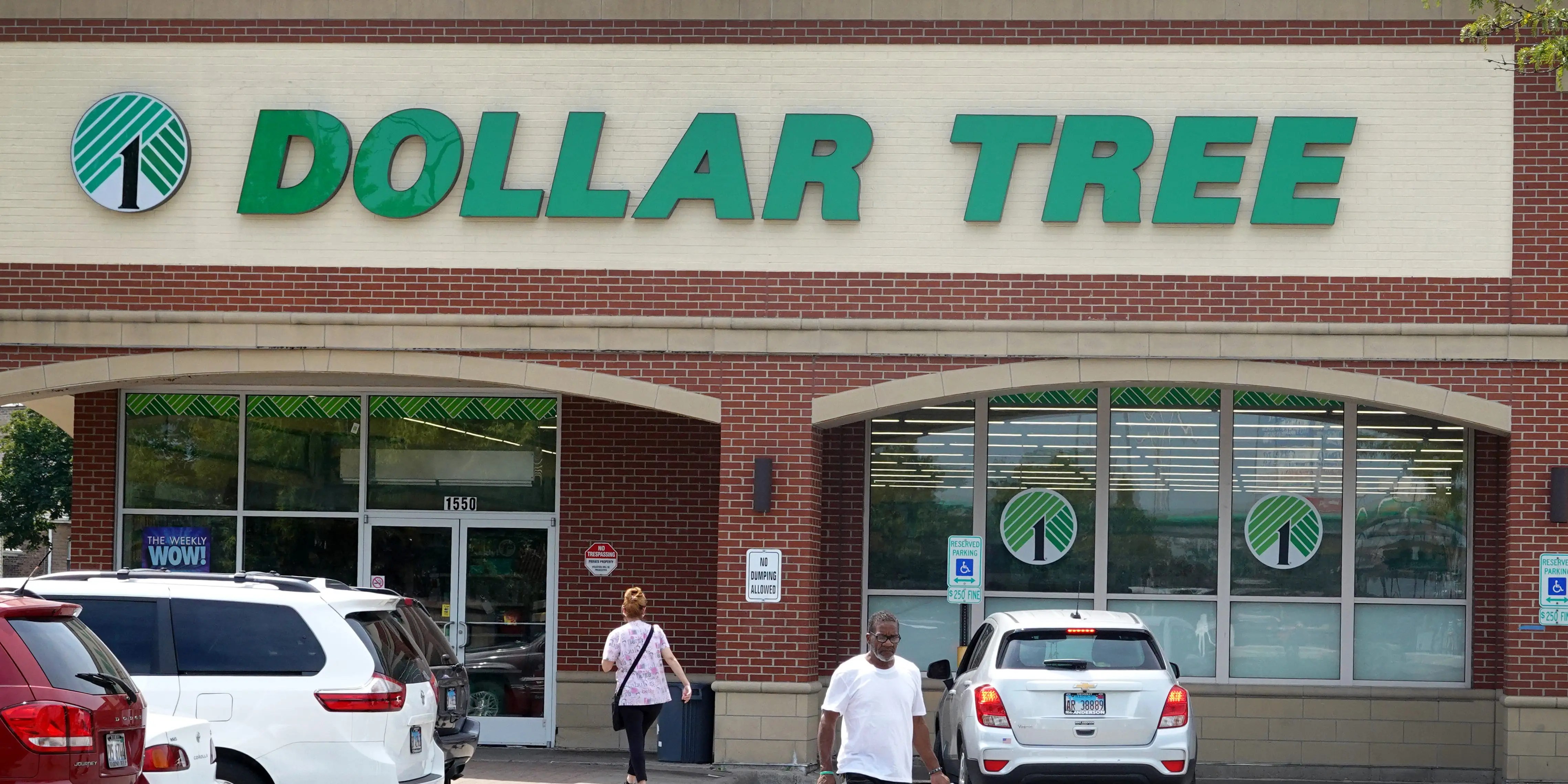 Tennessee Dollar Tree Customer Takes Over Checkout in TikTok Video