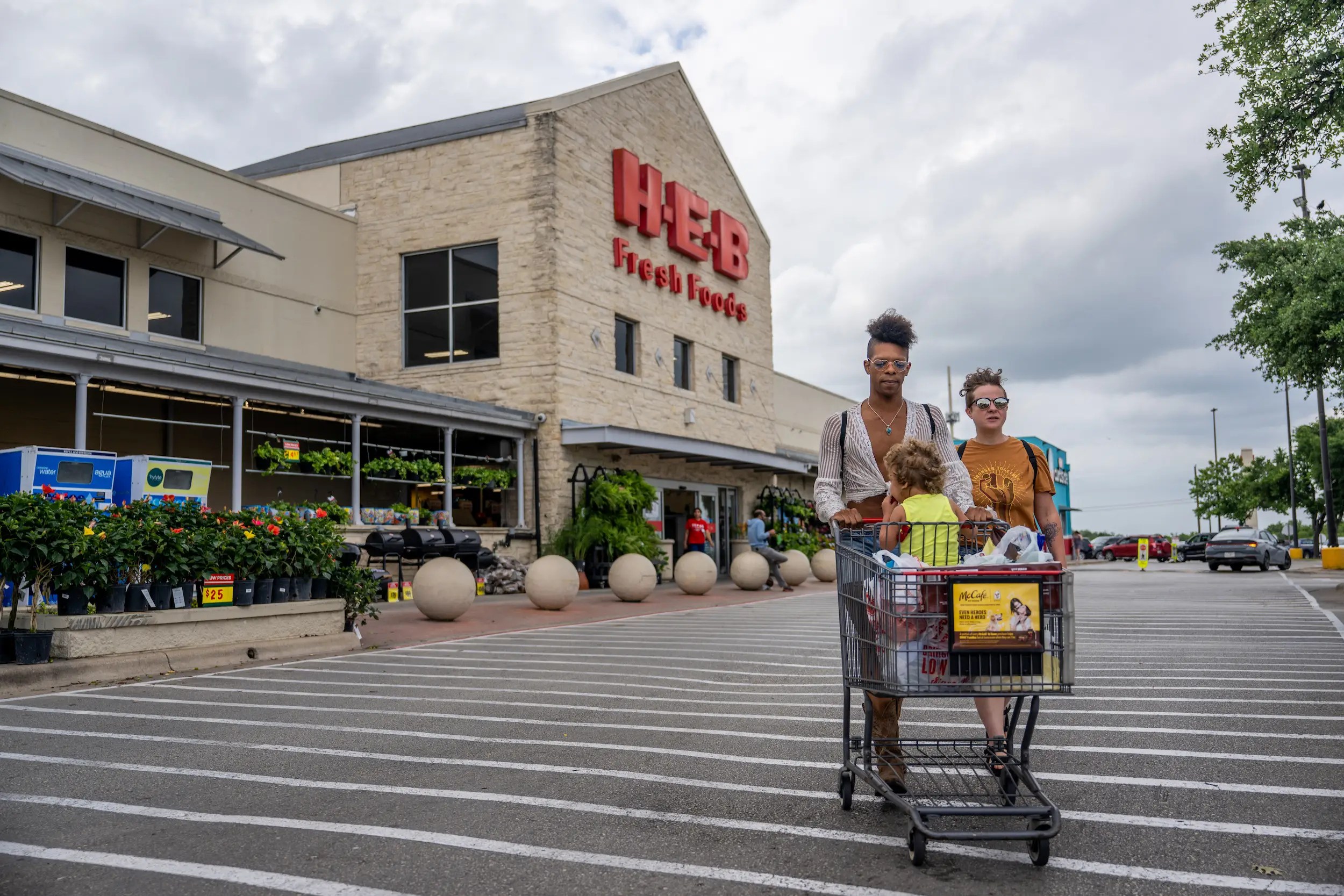 I compared grocery prices at Costco, Walmart, and HEB for a family of 4. I was shocked Walmart