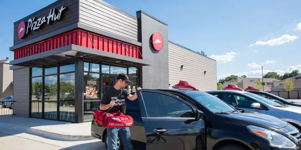 California Pizza Hut Lays Off Delivery Drivers Amid New Wage Law Business Insider