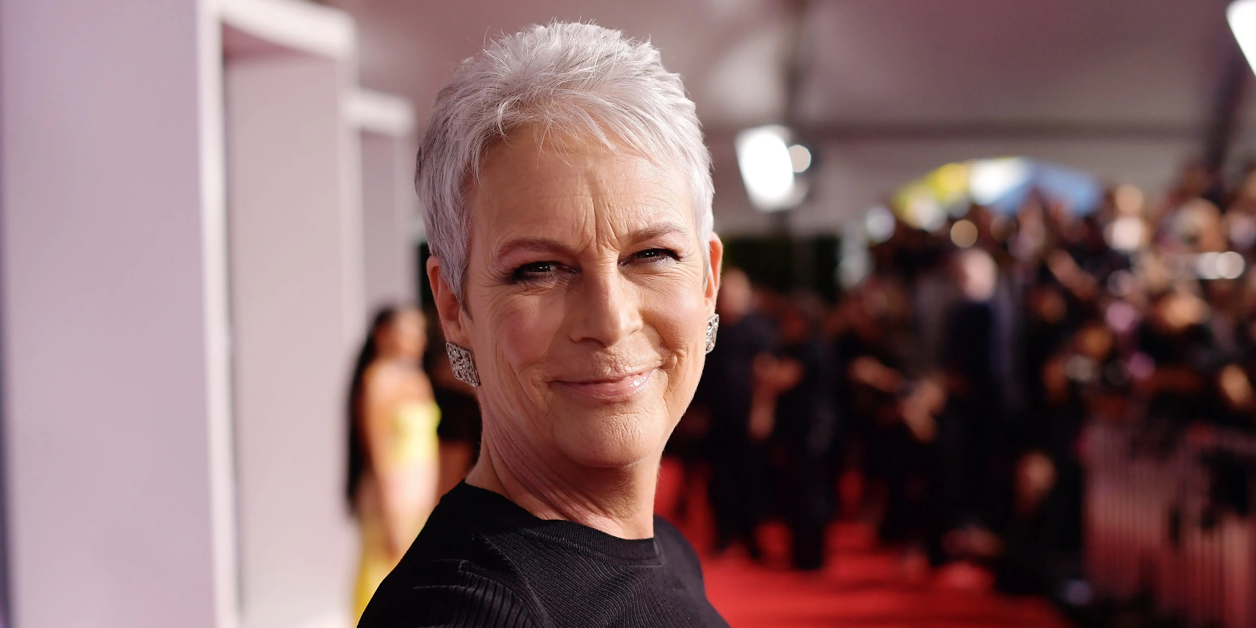 Jamie Lee Curtis Celebrates 25 Years of Sobriety 'One Day at a Time