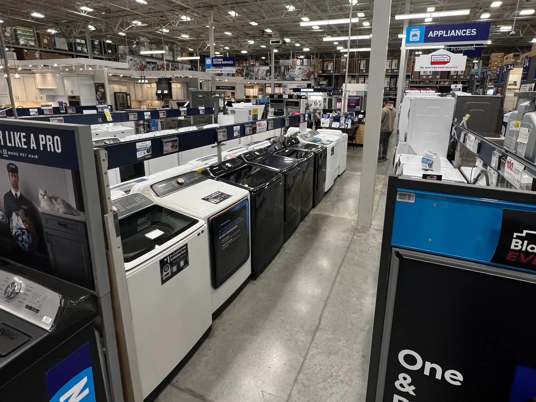 Some Shoppers Spend Big on HighTech Appliances, Lowe's Exec Says