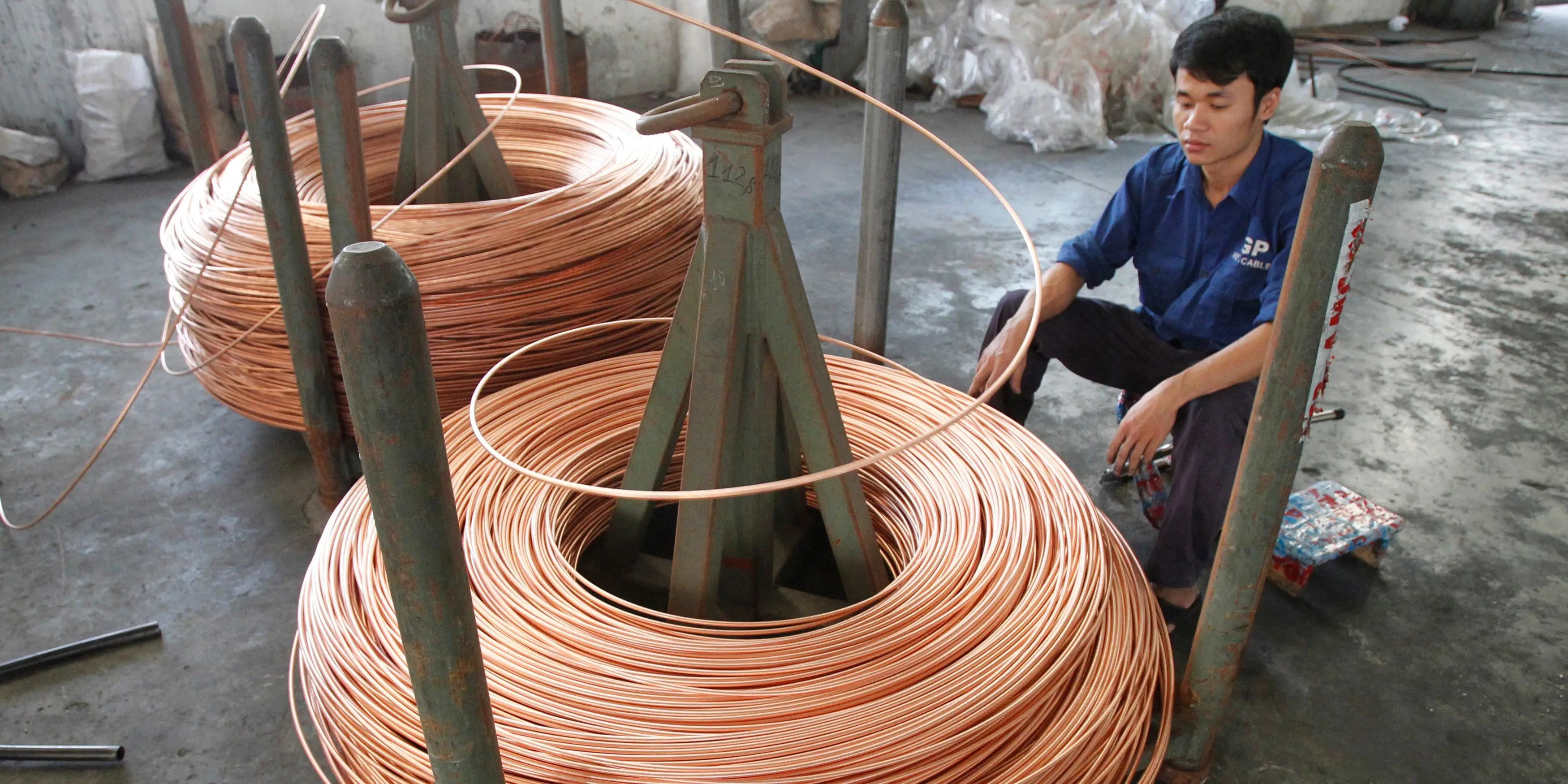 Maximize Returns with Gold and Copper: Why Commodities are the Smart Investment Choice for Huge Gains