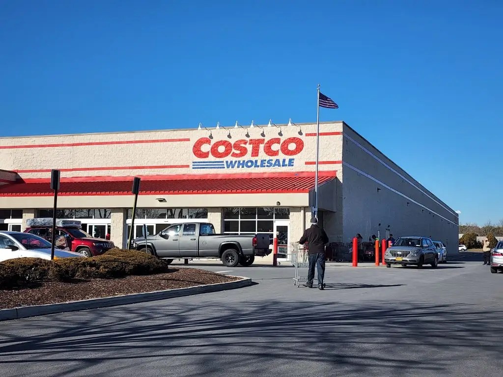 Costco's Quirky Rule Means the New CFO Won't Get a Parking Spot at HQ Business Insider