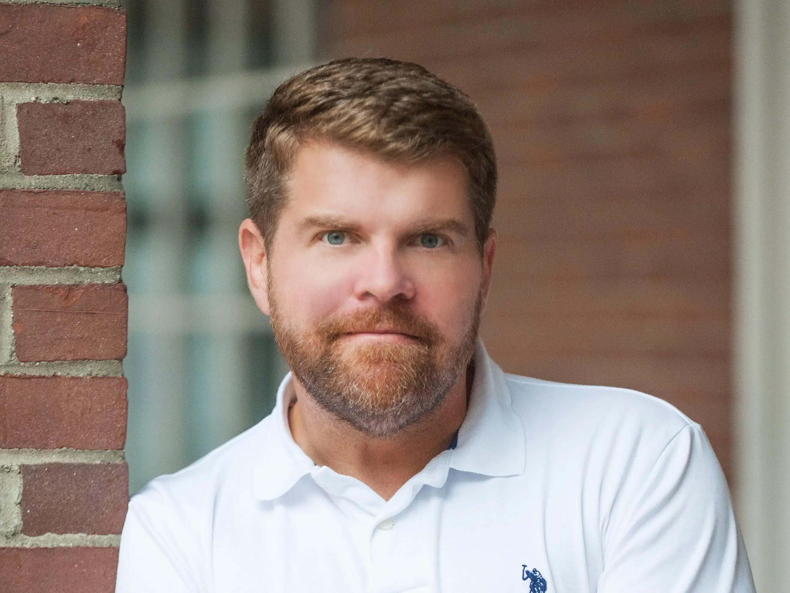 Former FBI Agent Shares 5 Tips to Protect Yourself Online 