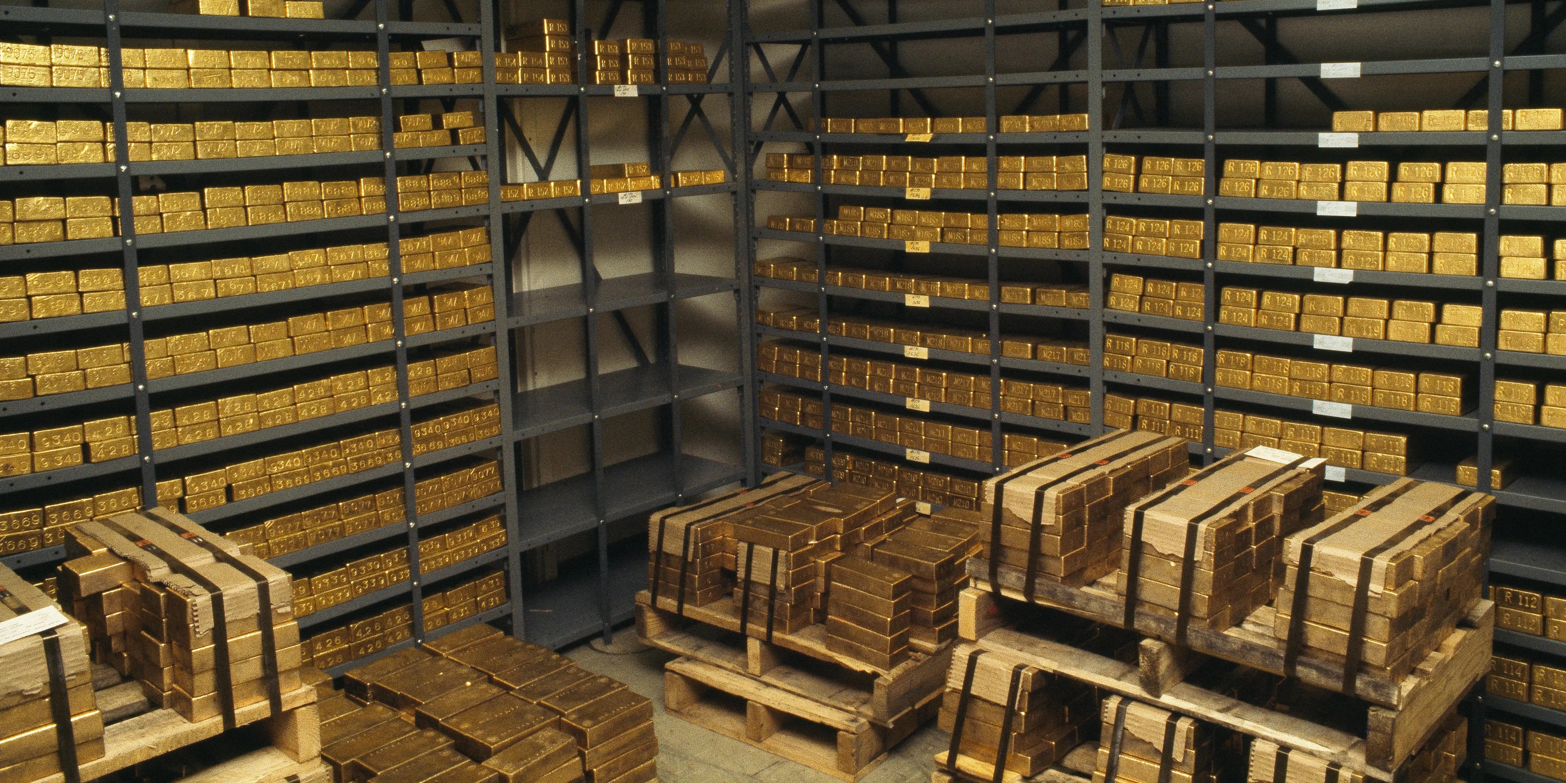 Governments Stockpile Beyond Gold, Fueling Price Swings
