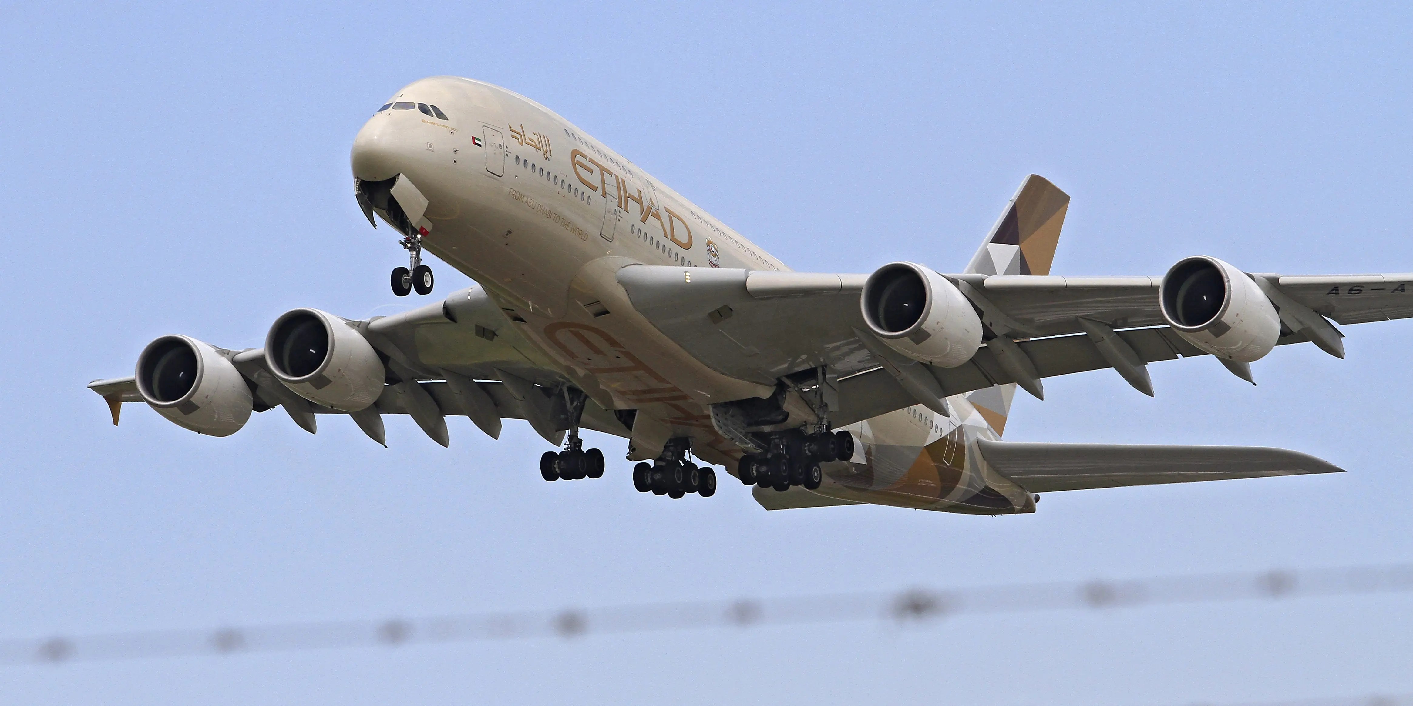 Some Middle East Flights Resume but Confusion Reigns From Iran Strikes