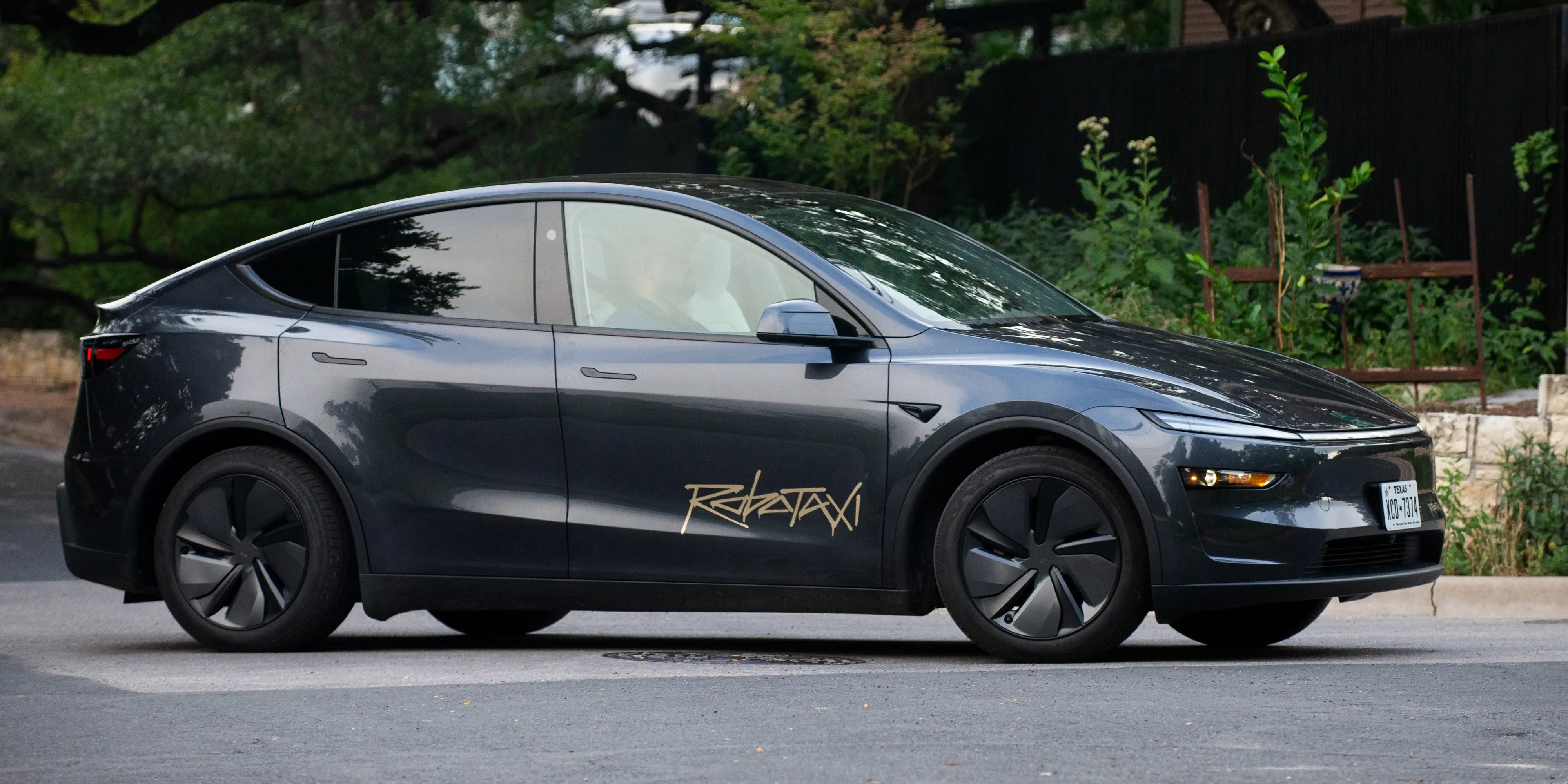 Tesla Robotaxi Passenger Said Car Tried to Pull Over on Highway