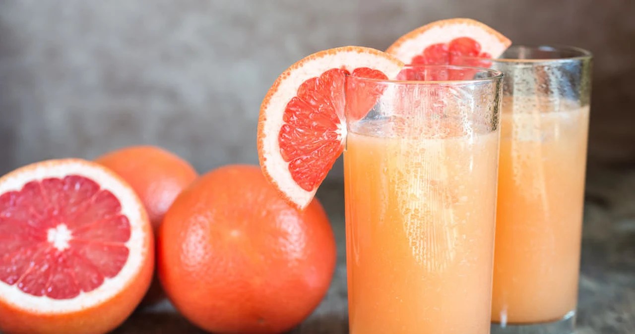 Dlaczego warto pić sok z grejpfruta? Kobieta w INTERIA.PL