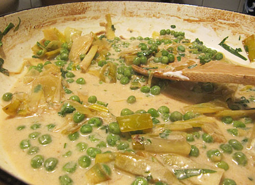 VinegarBraised Chicken with Leeks and Peas
