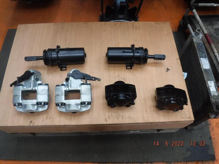 Refurbished BRAKE CALIPERS (FRONT AND REAR) AND BRAKE CHAMBERS for Sale