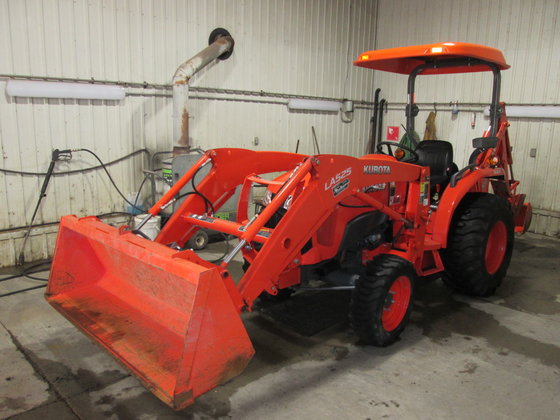 Kubota L3301 Tractor
