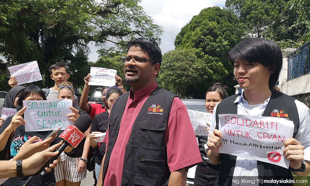 Suaram chief probed under Sedition Act over article on rulers