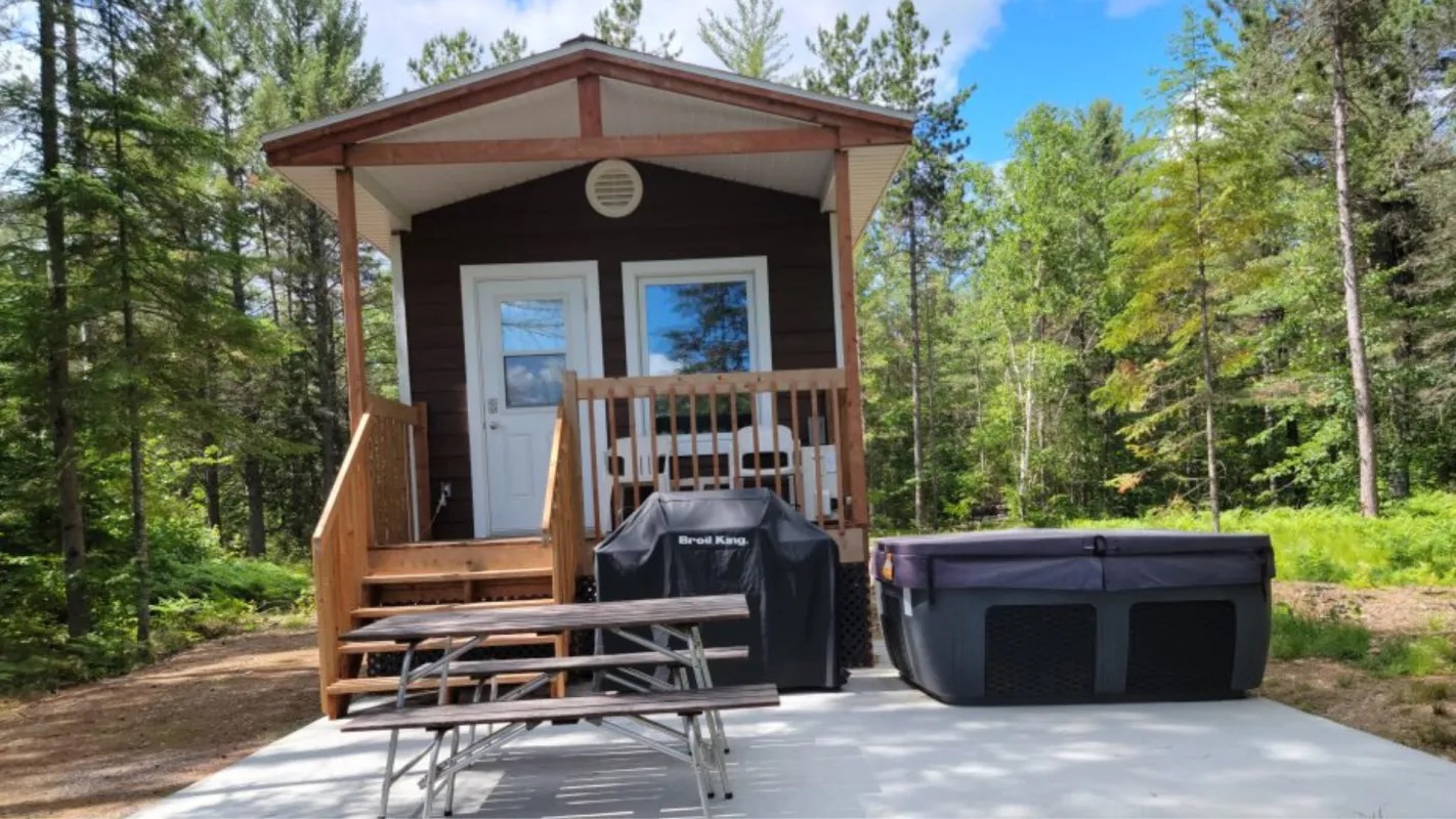 De magnifiques mini chalets à vendre à SteÉméliedel'Énergie
