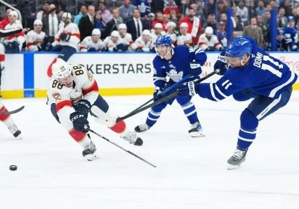Oilers flashing fan Kait delivers one last message before Game 7