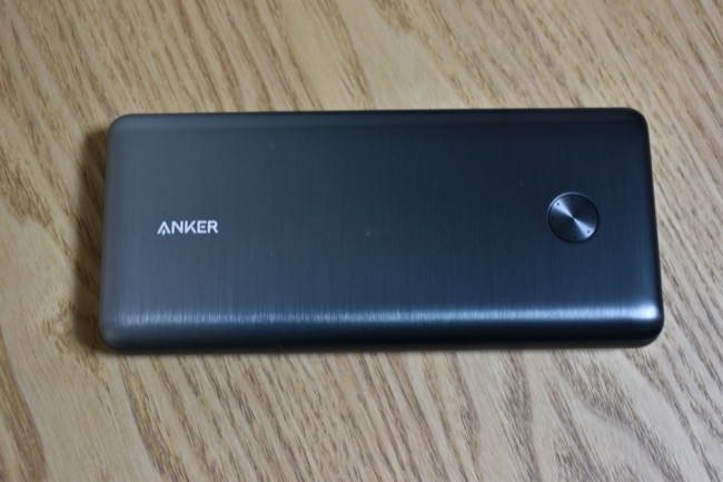 正直デカい！でもそれだけの価値がある！大容量で4ポート同時出力可能、最大87W出力可能で旅行や緊急時、スマホだけでなくPCまで電力を供給可能な