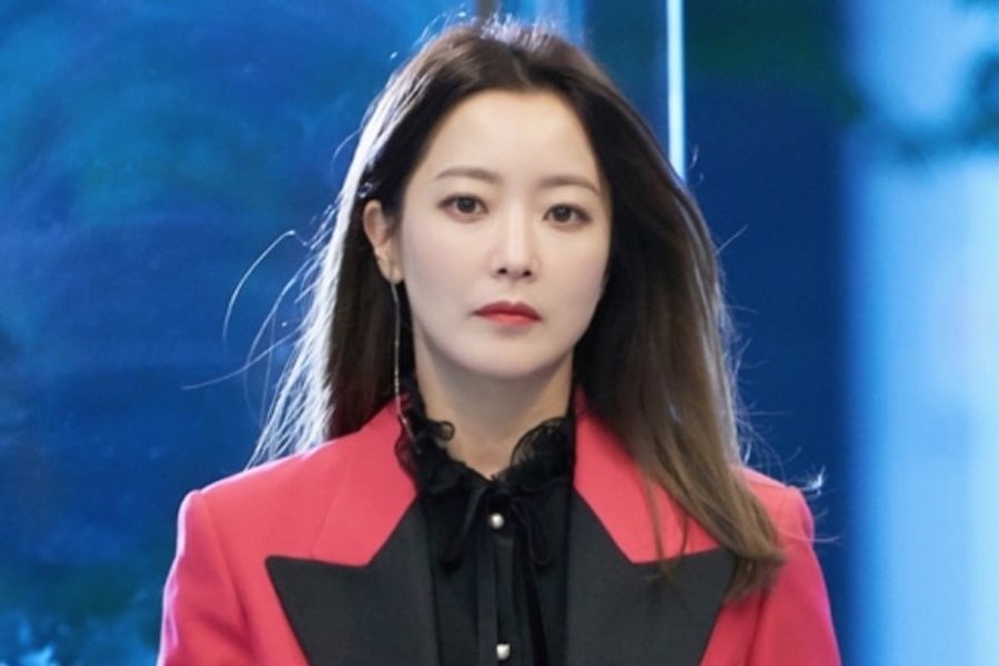 Kim Hee Sun offered leading role in webtoon based drama "Tomorrow
