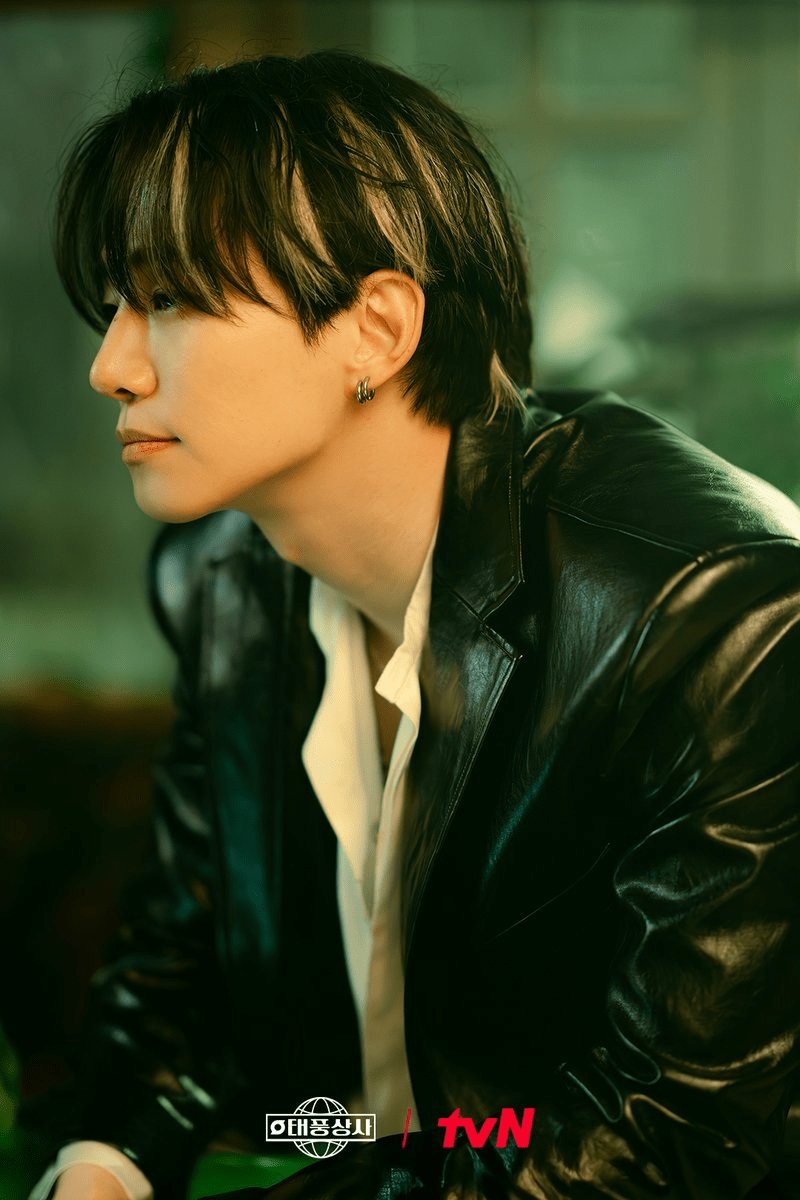 Lee Jun Ho Evokes Retro Youth Nostalgia In Typhoon Family Stills