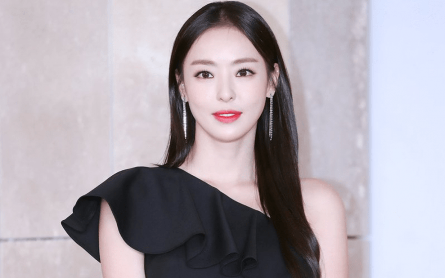 Lee Da Hee in talks to be Super Junior Choi Si Won's leading lady