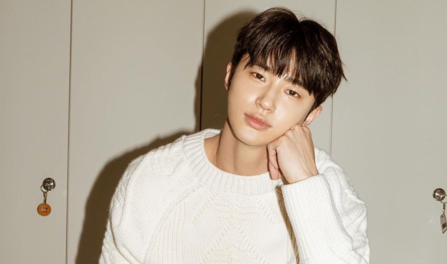 Byun Woo Seok is positively considering to star in "When Flowers Bloom