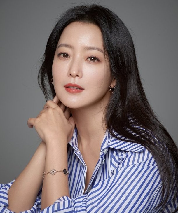Kim Hee Sun offered leading role in webtoon based drama "Tomorrow