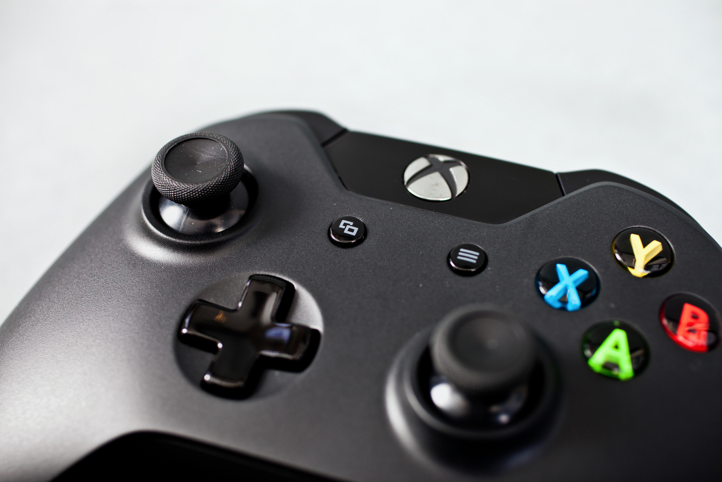 High quality pictures of the Xbox One console, its controller and the next Kinect Neoseeker