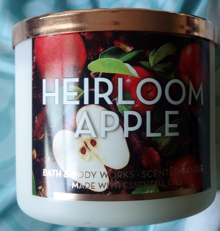 Safyre's Beauty Blog Candle Review Bath & Body Works Heirloom Apple