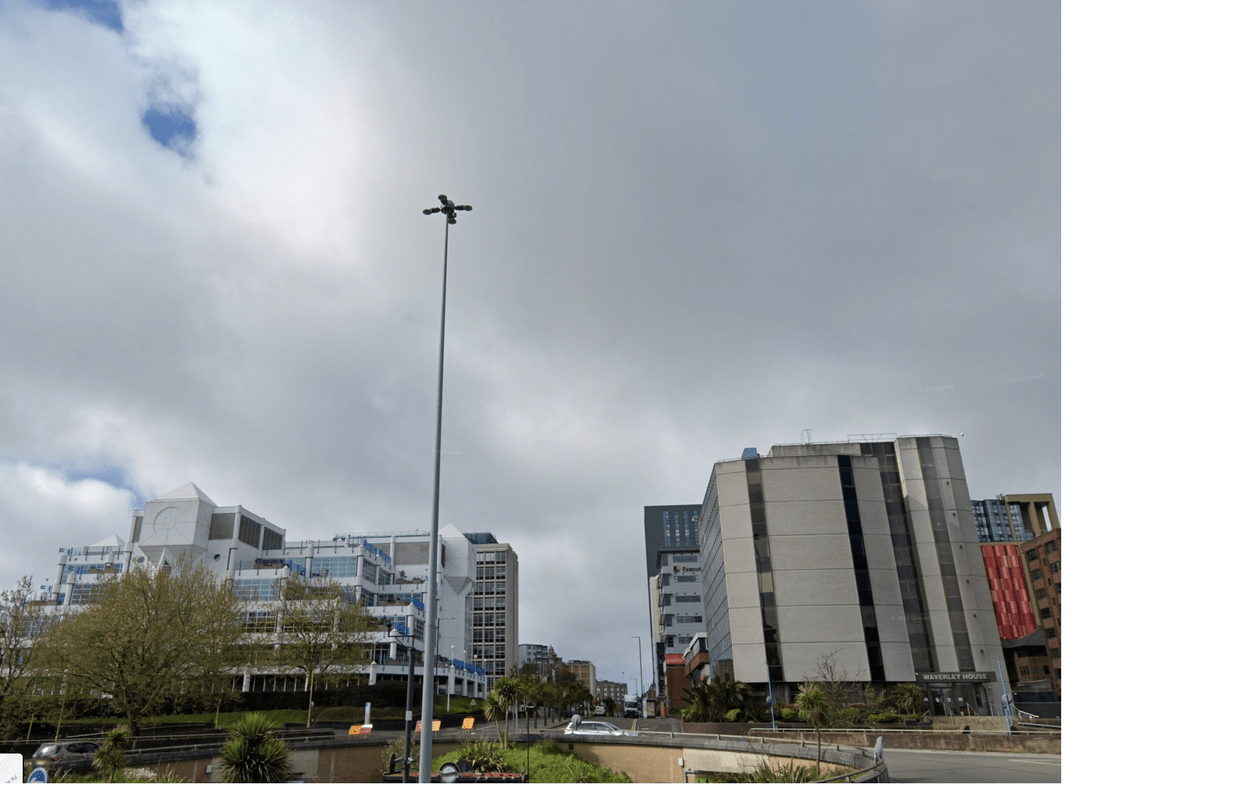 Can anyone explain? This happened in LA last night around 12am r/UFOs