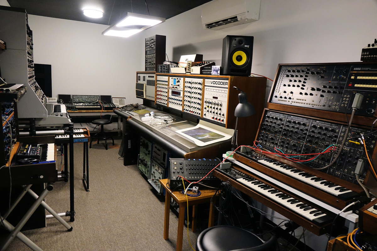 A visit to Electronic Music Education and Preservation Project (Hendrix