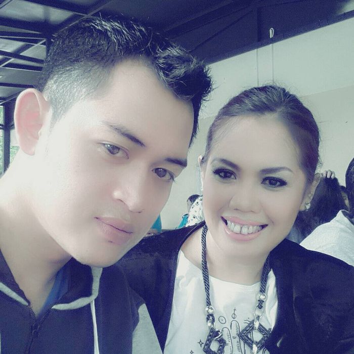 Setelah Cerai Eks Suami Elly Sugigi, Ferry Anggara Alias Rezky Aditya Kw Terciduk Jualan Es Kepal - Tribunnewswiki.com Mobile