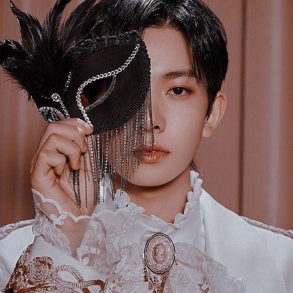 attend a masquerade ball + get a mysterious date Quiz