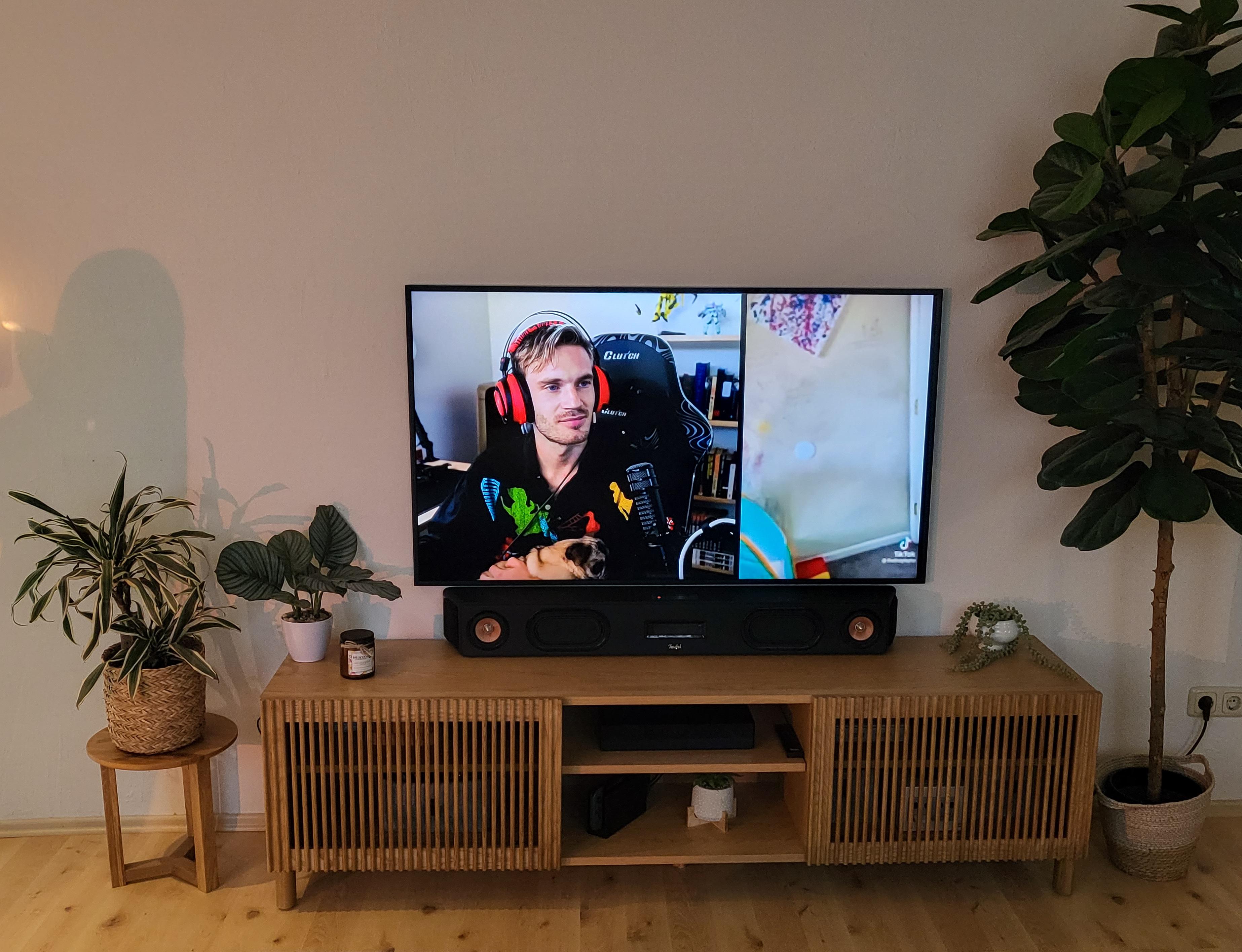 Should there be more space between TV and soundbar? Does it look