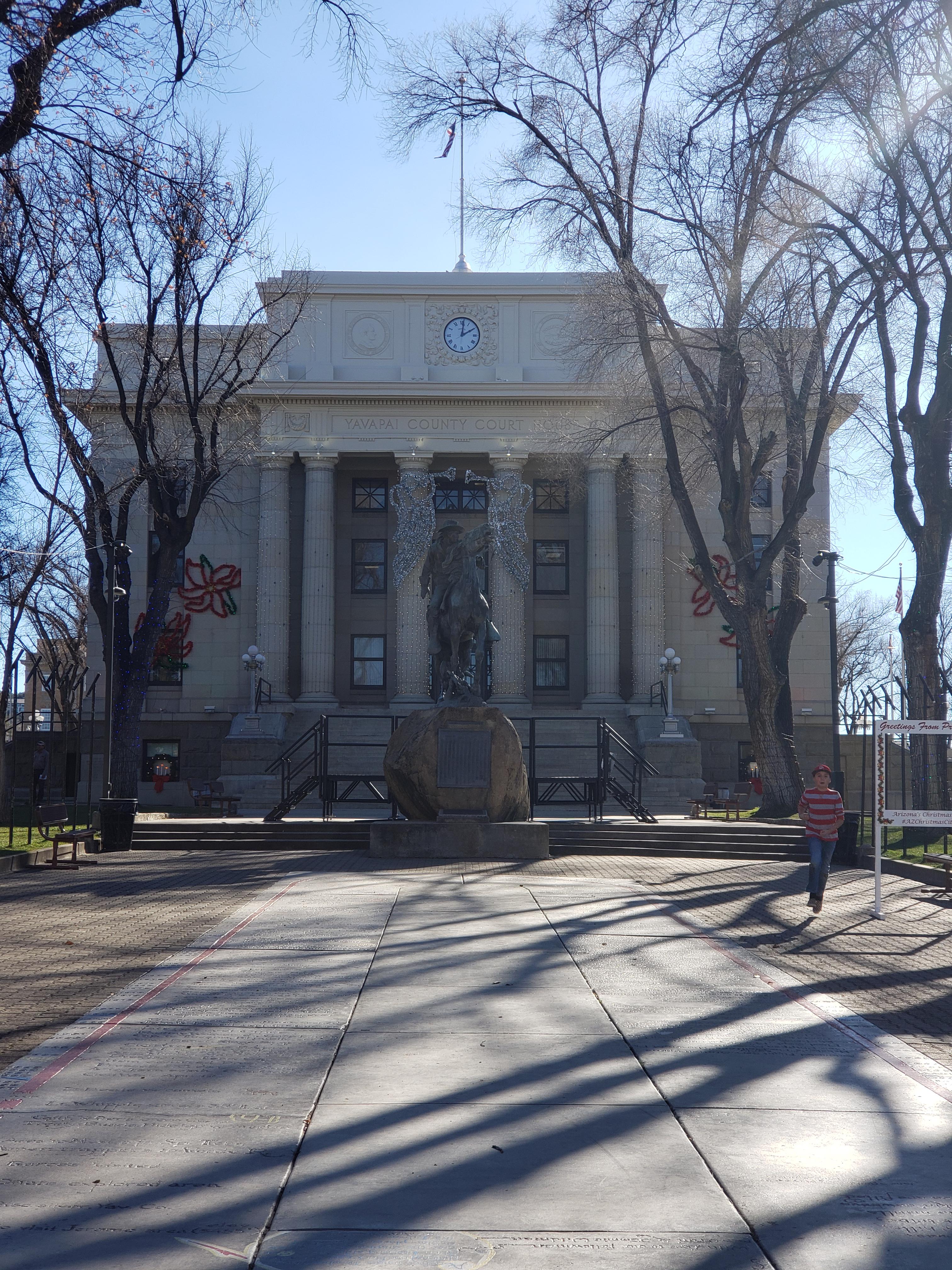 Up in Prescott, took a photo of decorated court house r/arizona