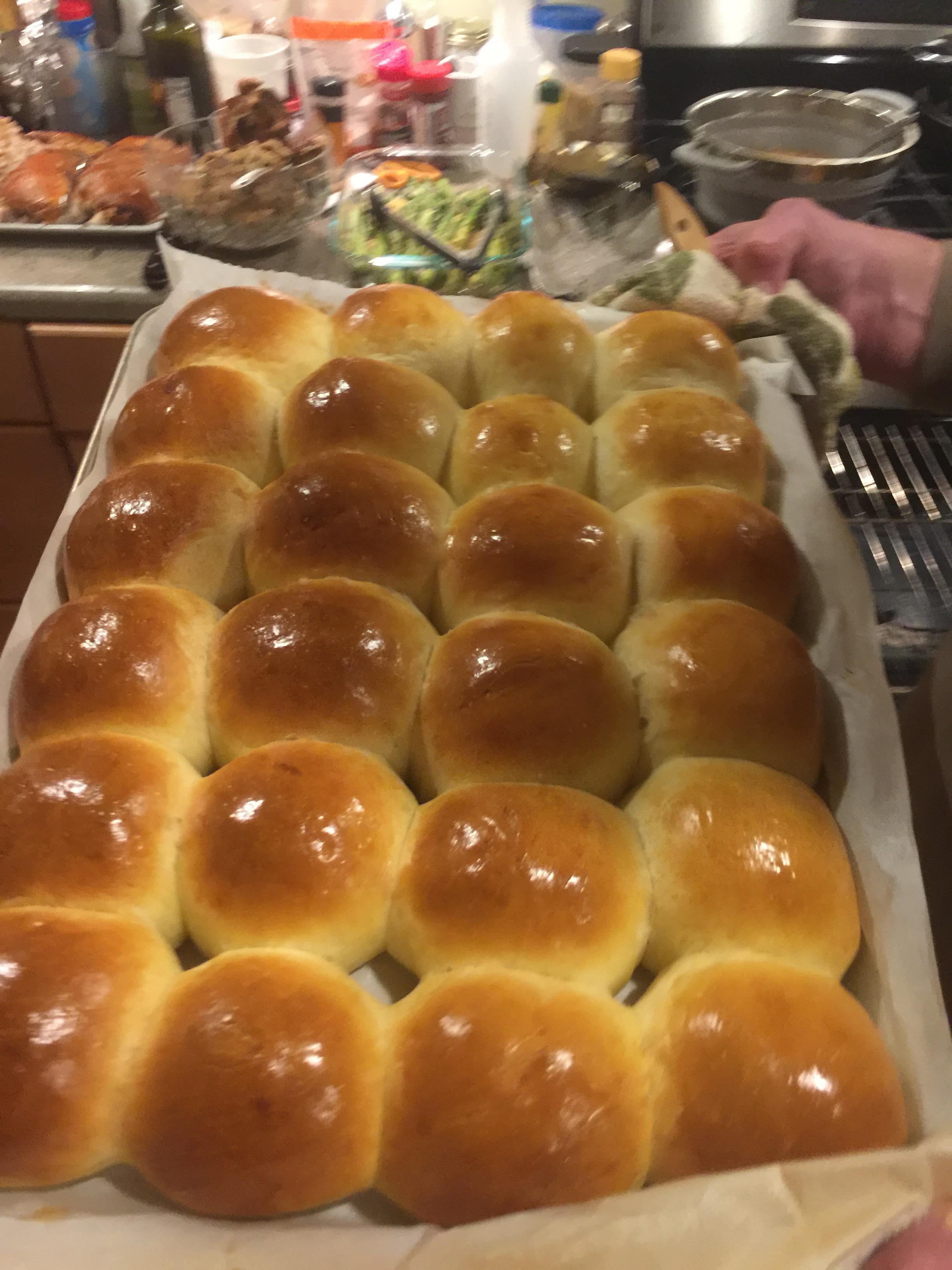 Thanksgiving dinner rolls. r/Breadit