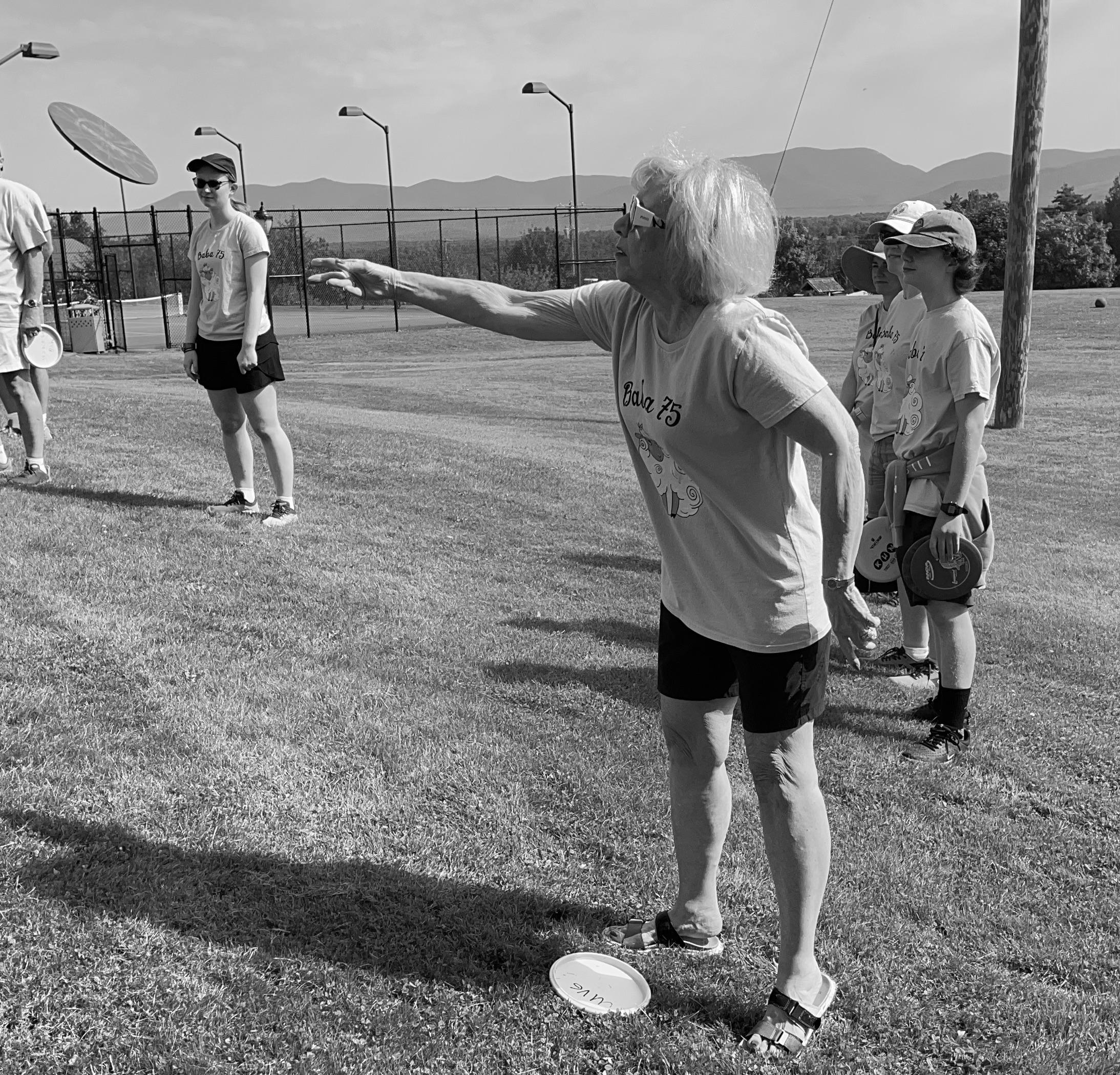 Disc golf r/blackandwhite