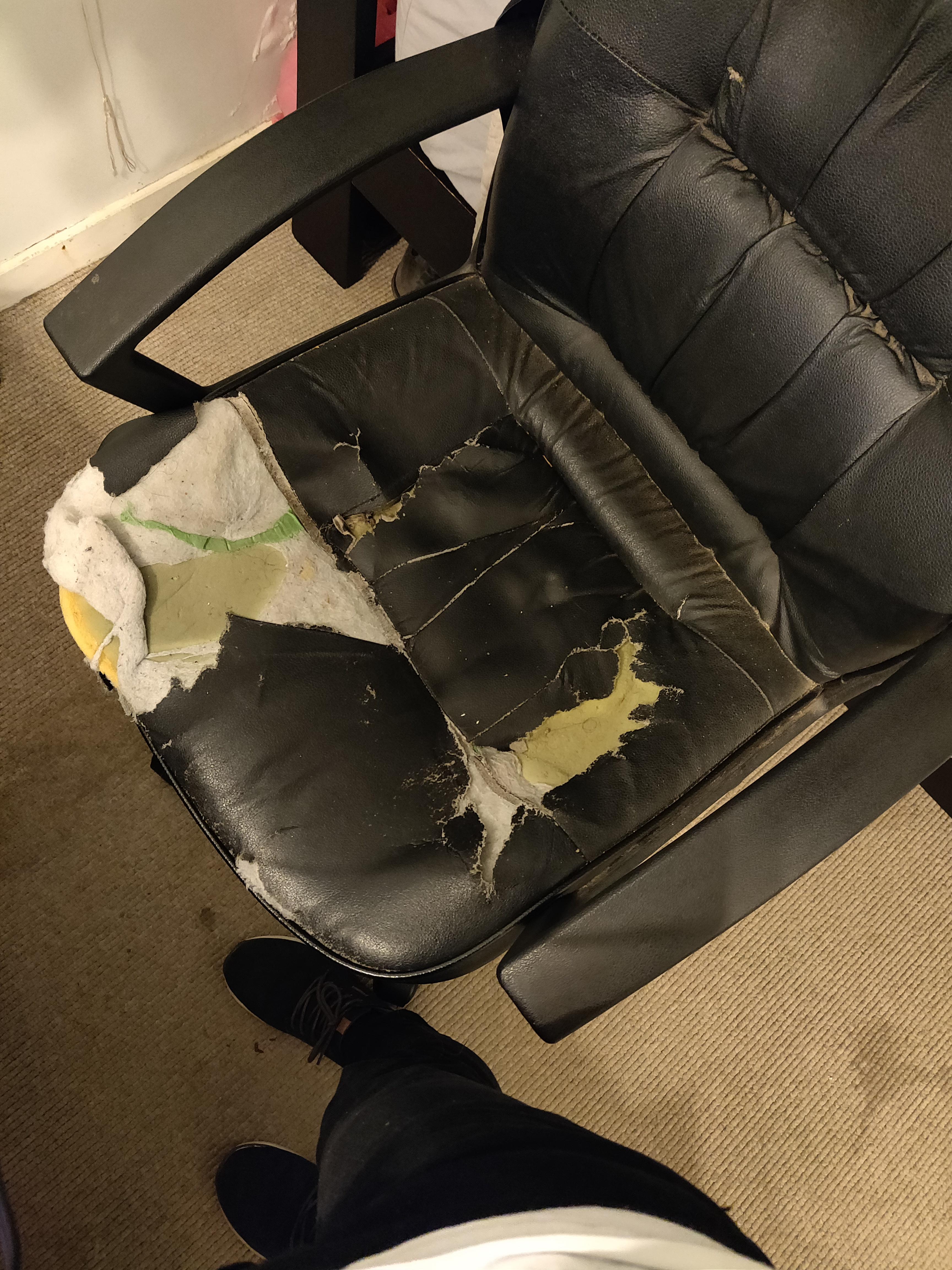 My "gaming chair" for the past 8 years. r/pcmasterrace