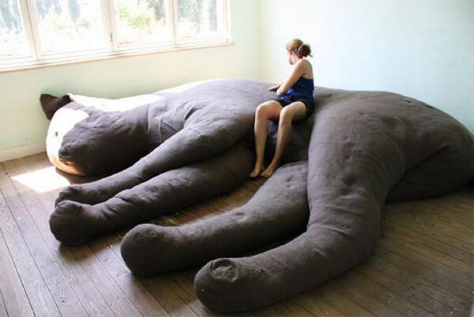 The giant cat that is nice enough to let you sit on him. r/CozyPlaces