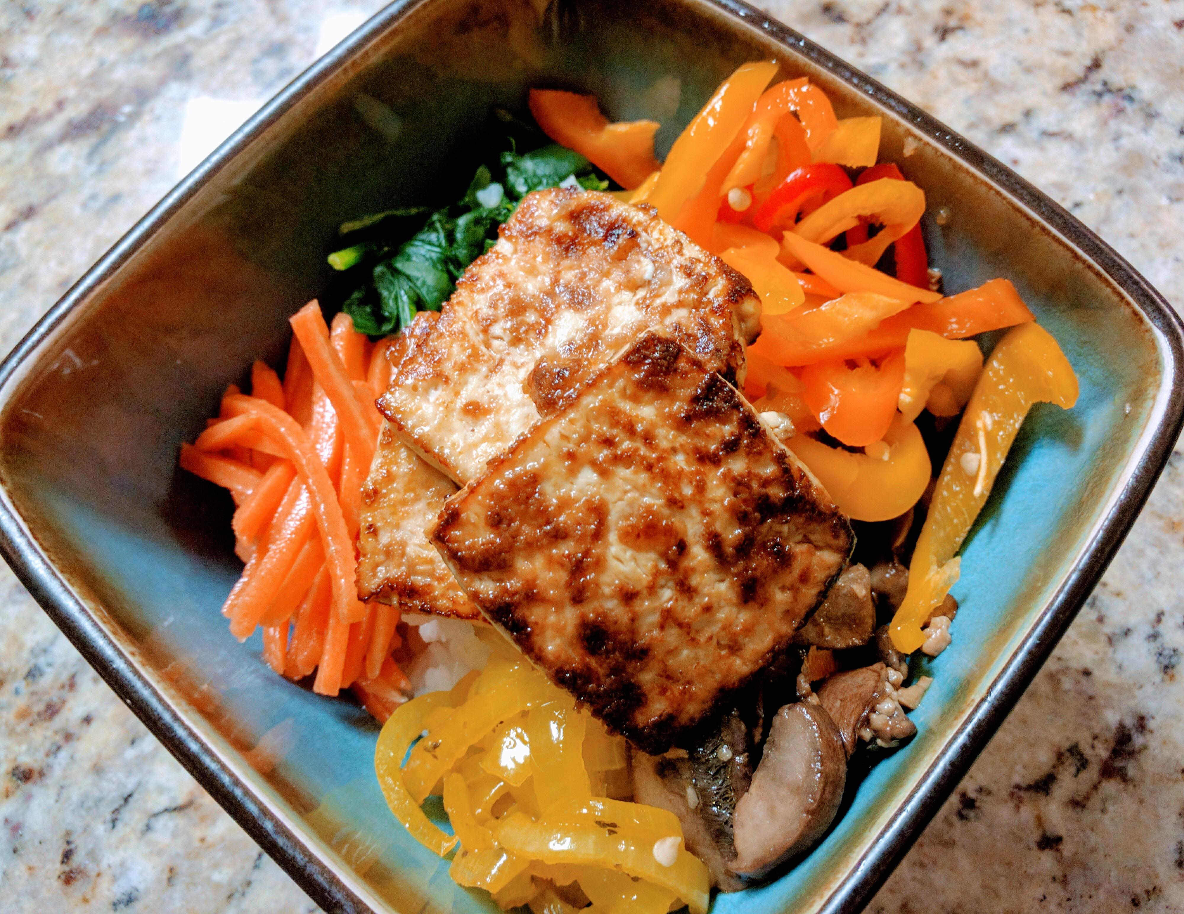 [Homemade] Korean Bibimbap with Peppers, Mushrooms, and Fried Tofu r/food